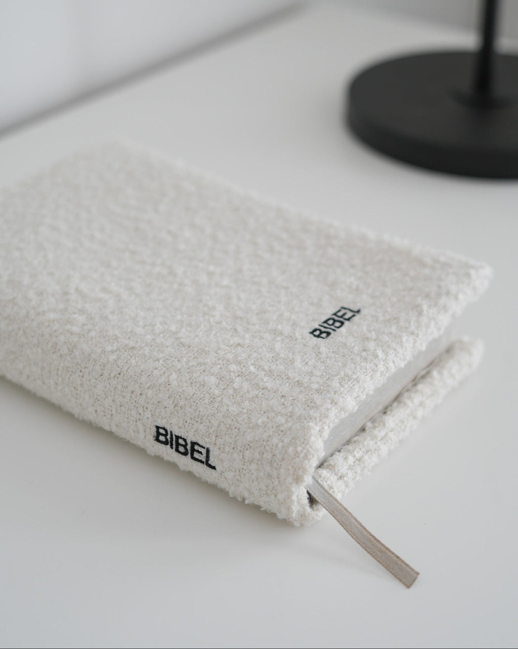 Ett stilrent bibelcover för slimline bibel. 
