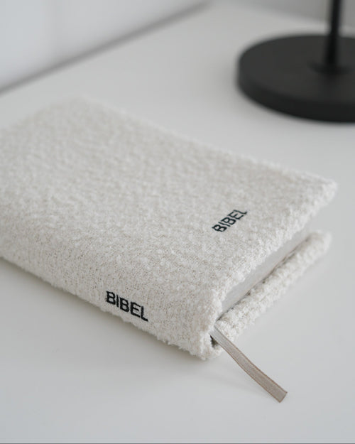 Ett stilrent bibelcover för slimline bibel. 
